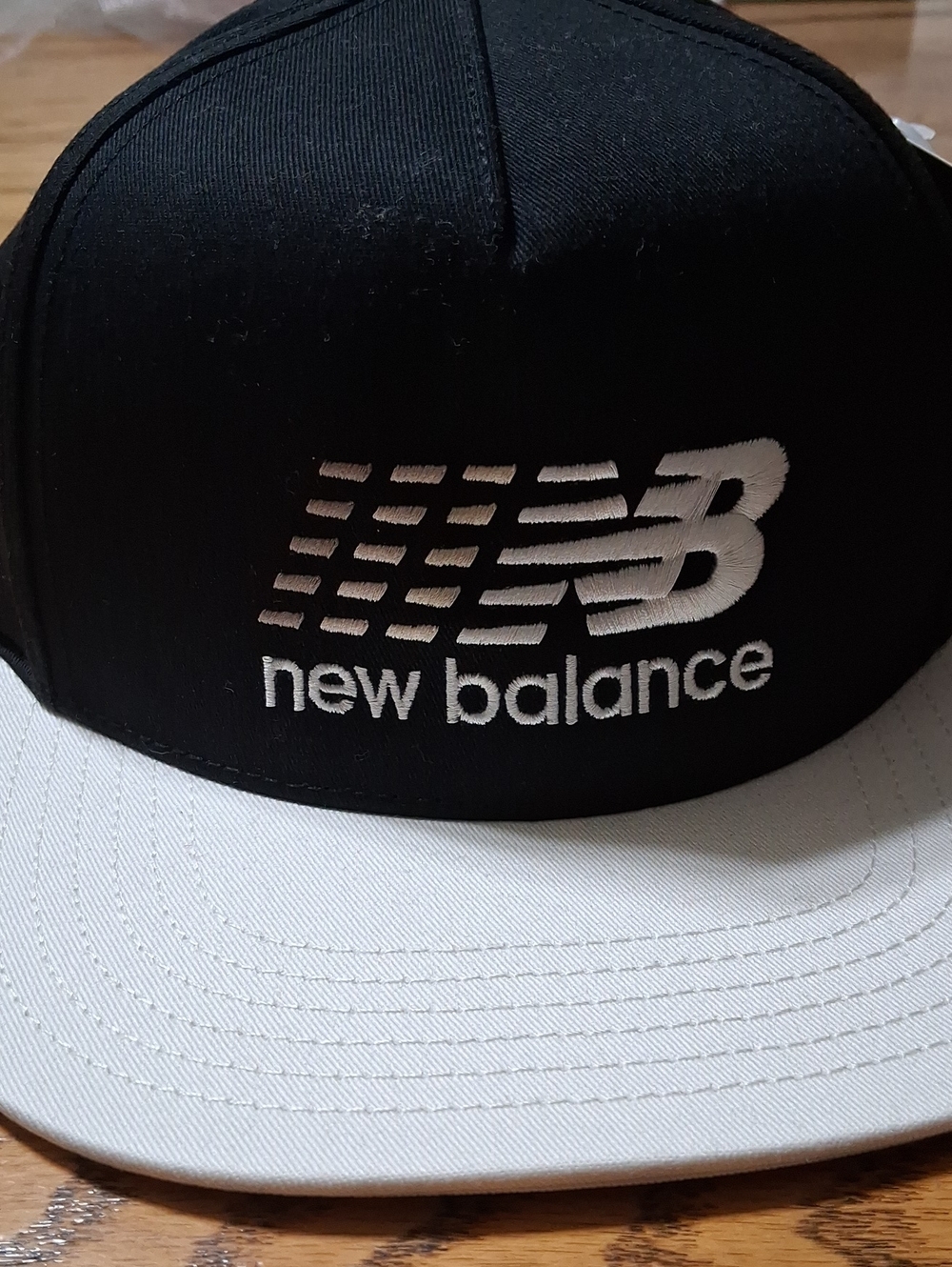 NEW BALANCE Gradient Hat Cap Adult Mens White Black NEW A Frame Adjustable NEW